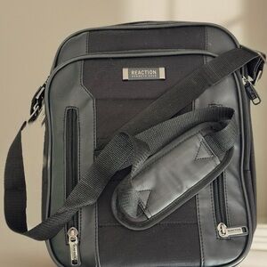 💼Reaction Kenneth Cole Black iPad Bag